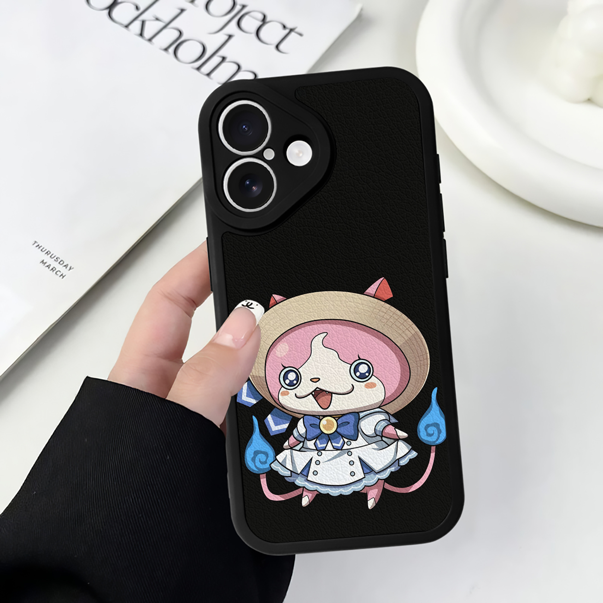（画像用） 妖怪ウォッチ Yo-kai Watch 【iPhone 16シリーズ対応】シリコンスマホケース（レザー調） 材質：シリコン